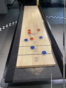 Lej Shuffleboard hos Olsen-Festudlejning